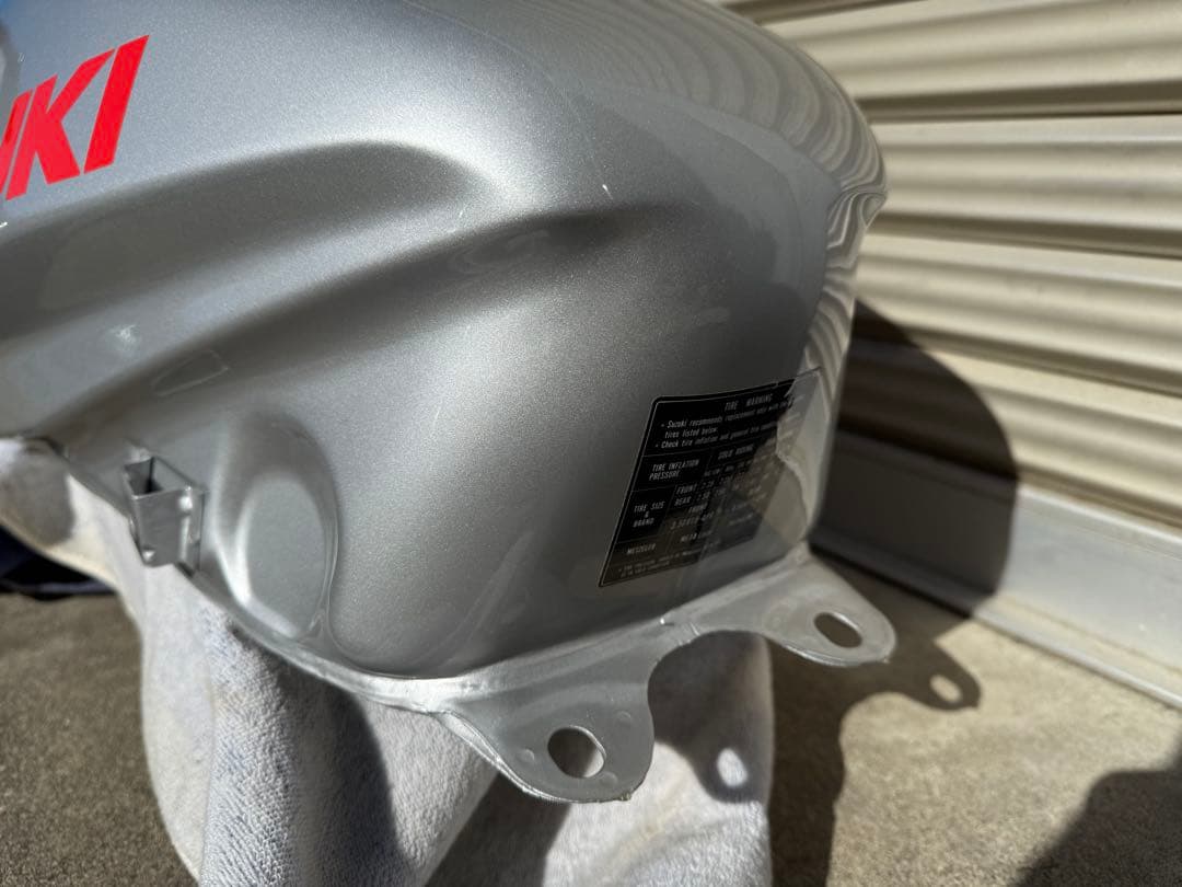 SUZUKI 70周年記念タンク シルバー　GSX1100S