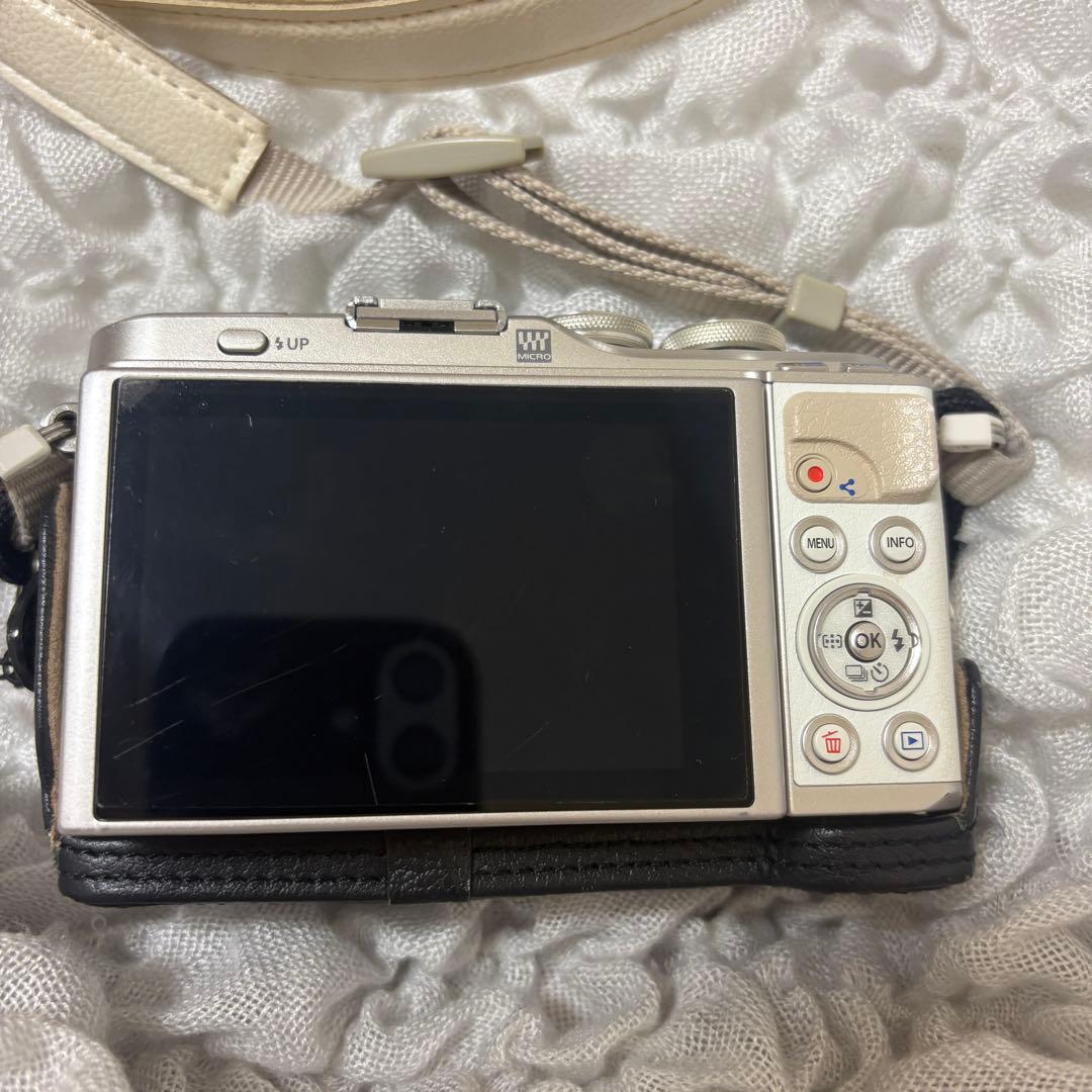 お値下げ中！OLYMPUS PEN E-PL9 ミラーレス一眼