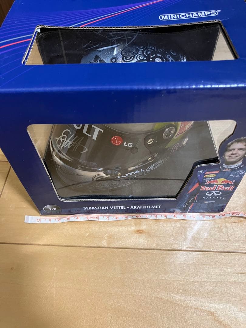 F1 2010 ベッテル 直筆サイン入り ミニヘルメット レッドブル