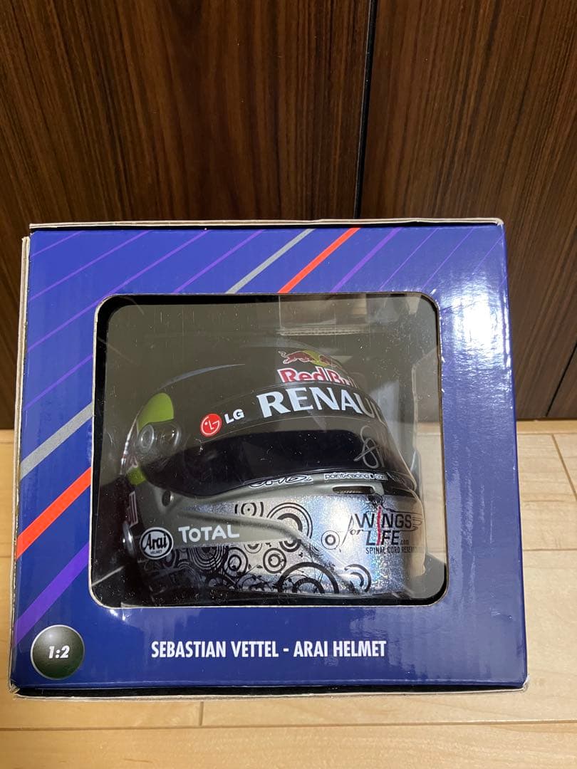 F1 2010 ベッテル 直筆サイン入り ミニヘルメット レッドブル