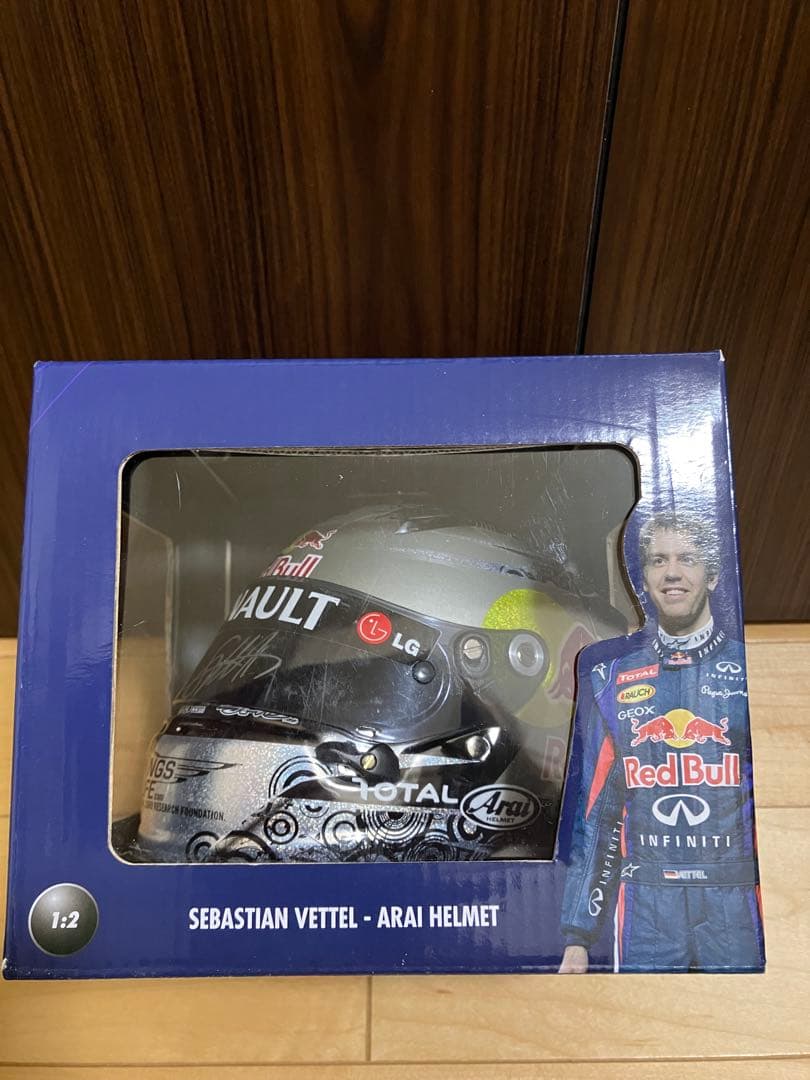 F1 2010 ベッテル 直筆サイン入り ミニヘルメット レッドブル