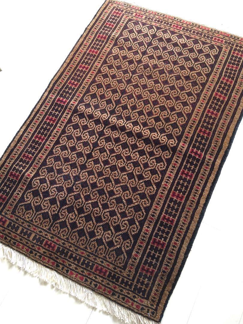 ヴィンテージ ペルシャ絨毯 130×86cm バルーチ こげ茶ベース 幾何学模様