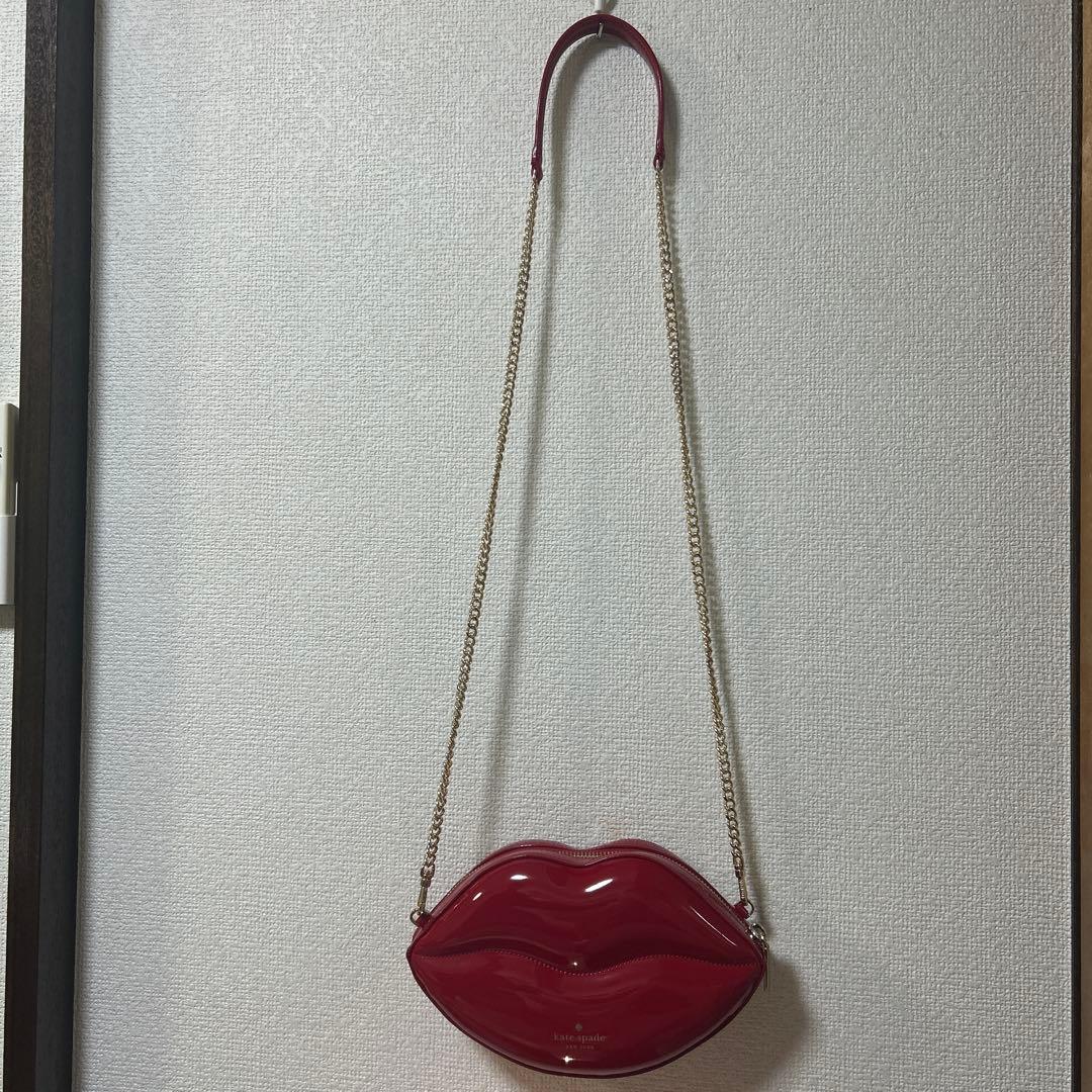 新品未使用　katespade リップ型チェーンクラッチ2way バッグ