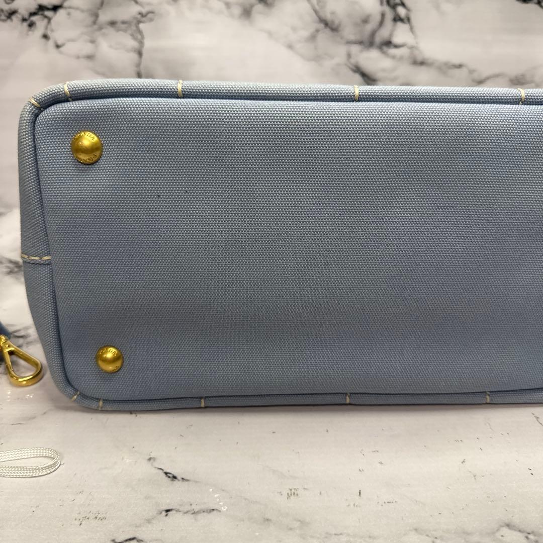 (美品)大人気、プラダ、カナパ、2wayバッグ、人気色、水色、3角プレート、高級