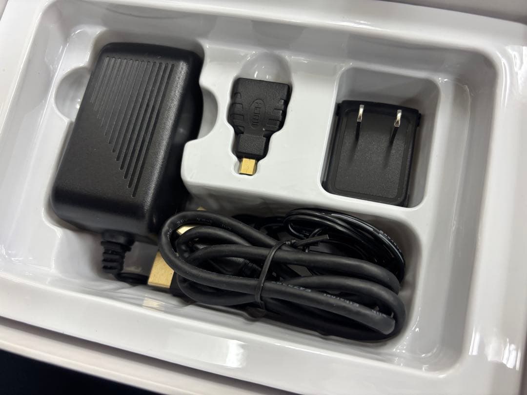 希少品　サンワ　ポータブルプロジェクター 400-PRJ026