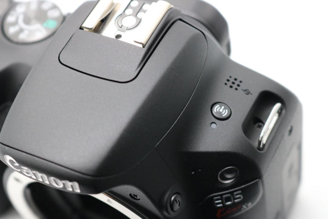 ボディほぼ新品 【Canon EOS Kiss X9 ダブルレンズセット】