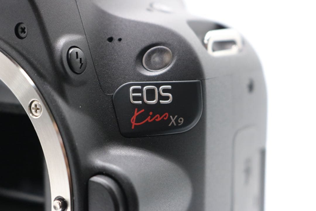 ボディほぼ新品 【Canon EOS Kiss X9 ダブルレンズセット】
