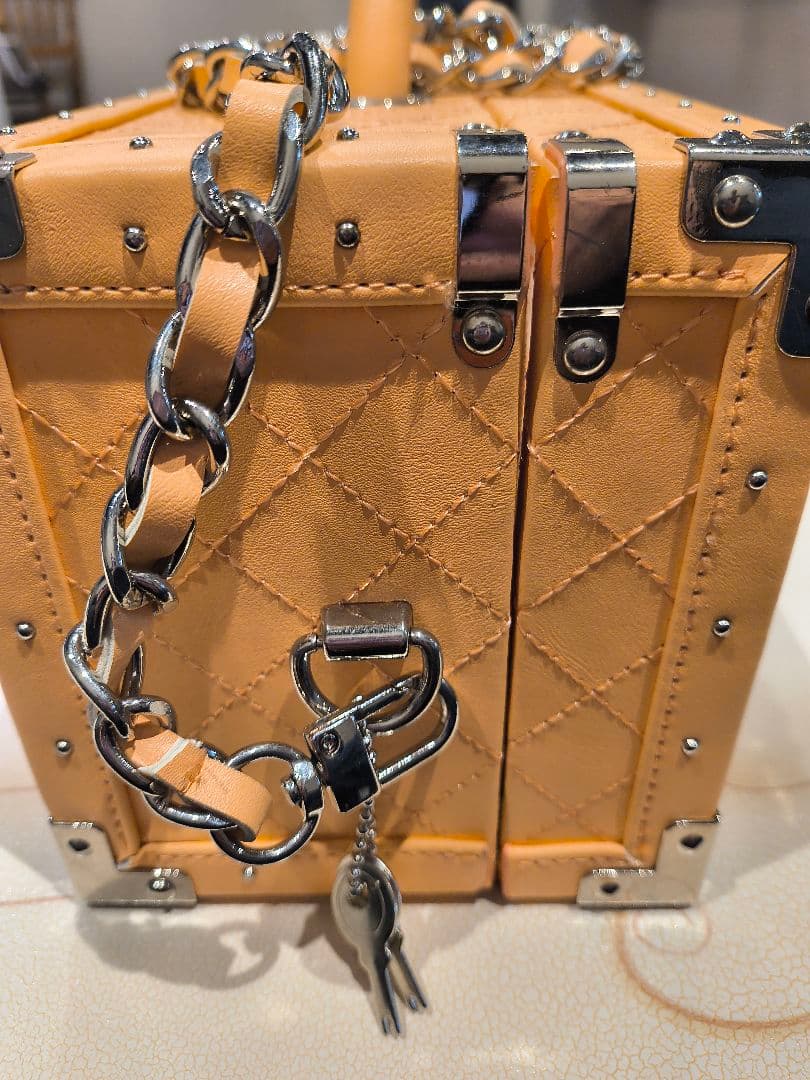 限定エンジェル　シャンパン　ハロウィンロゼ　箱　チェーン　鍵付き