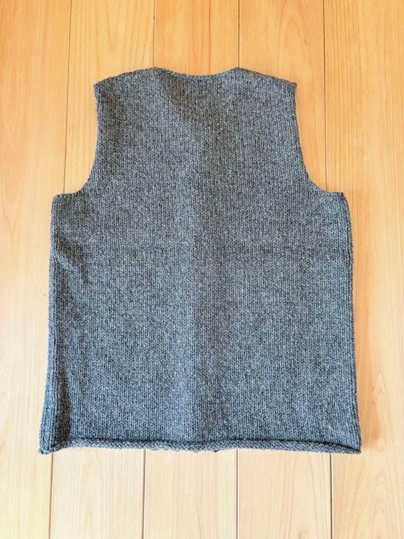 【極美品】bergfabel ハンドメイド ニットのベスト グレー L