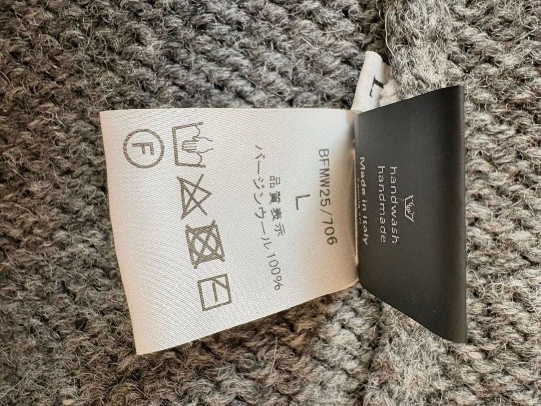 【極美品】bergfabel ハンドメイド ニットのベスト グレー L