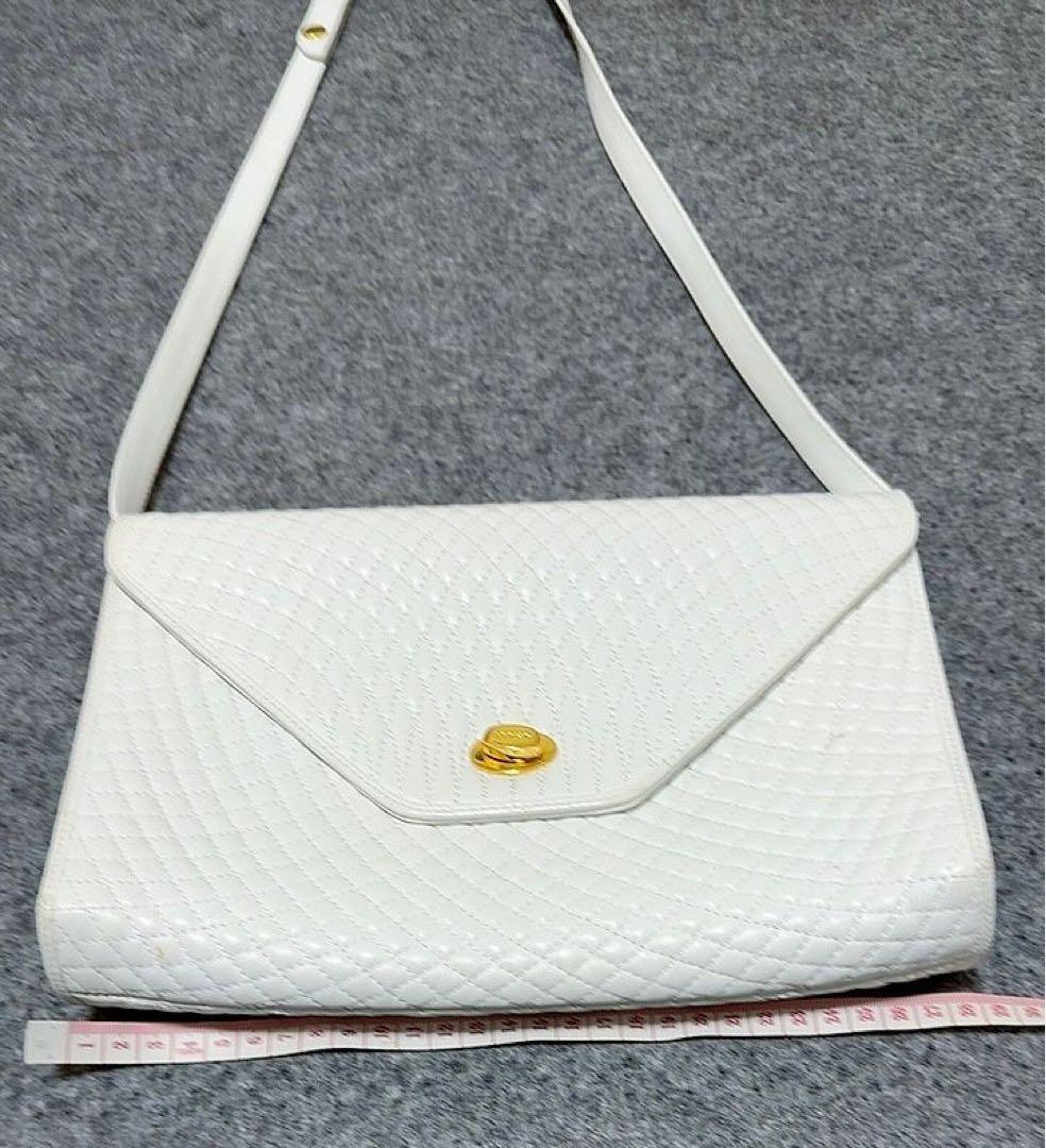 美品**BALLY**ホワイトキルティングパーティーバッグ