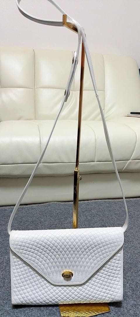 美品**BALLY**ホワイトキルティングパーティーバッグ