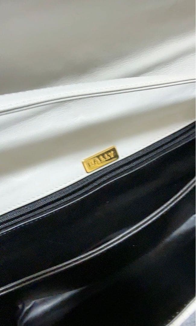 美品**BALLY**ホワイトキルティングパーティーバッグ