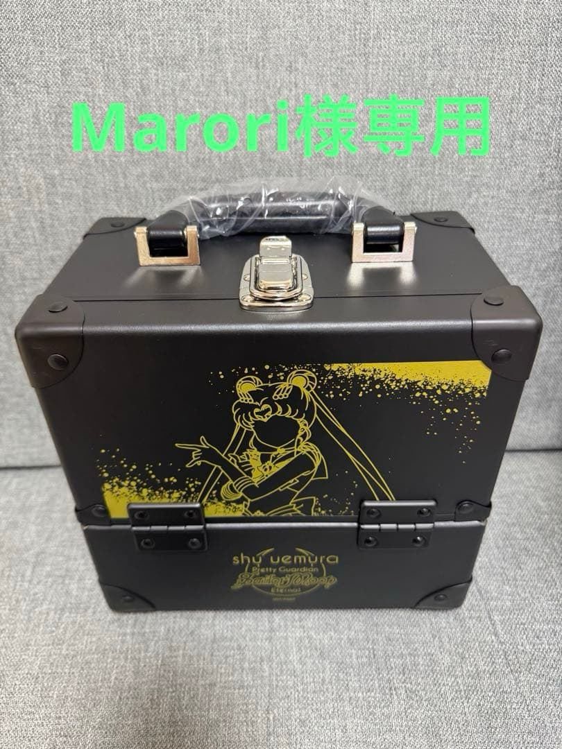 shu uemura セーラームーン メイクボックスとアイシャドウパレット