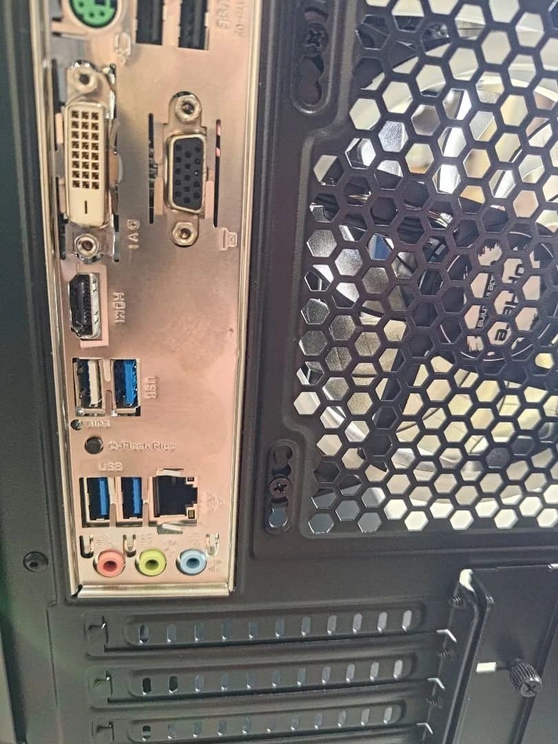 Ryzen 自作パソコン GTX1650　Antec PCケース