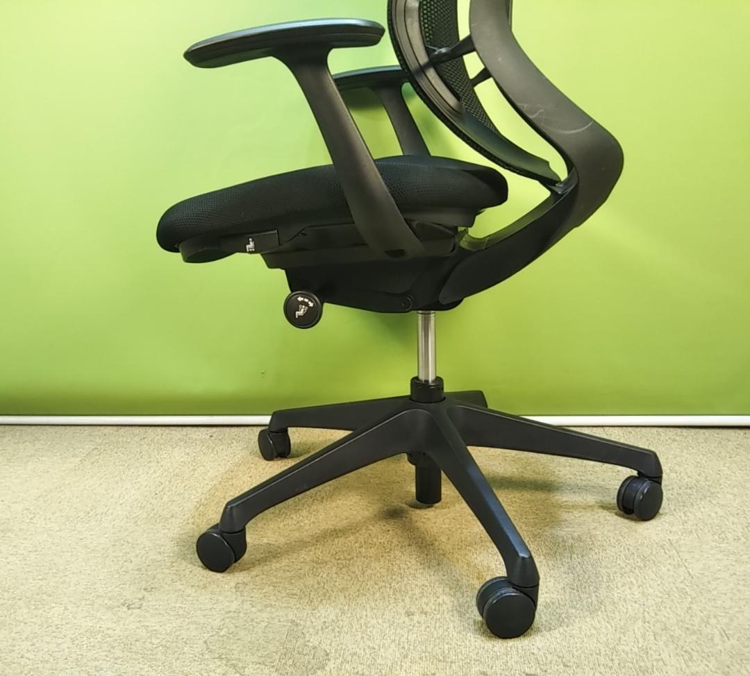 aw　オカムラ　シルフィーチェア　ローバック　固定肘　前傾機能　メッシュ　中古品