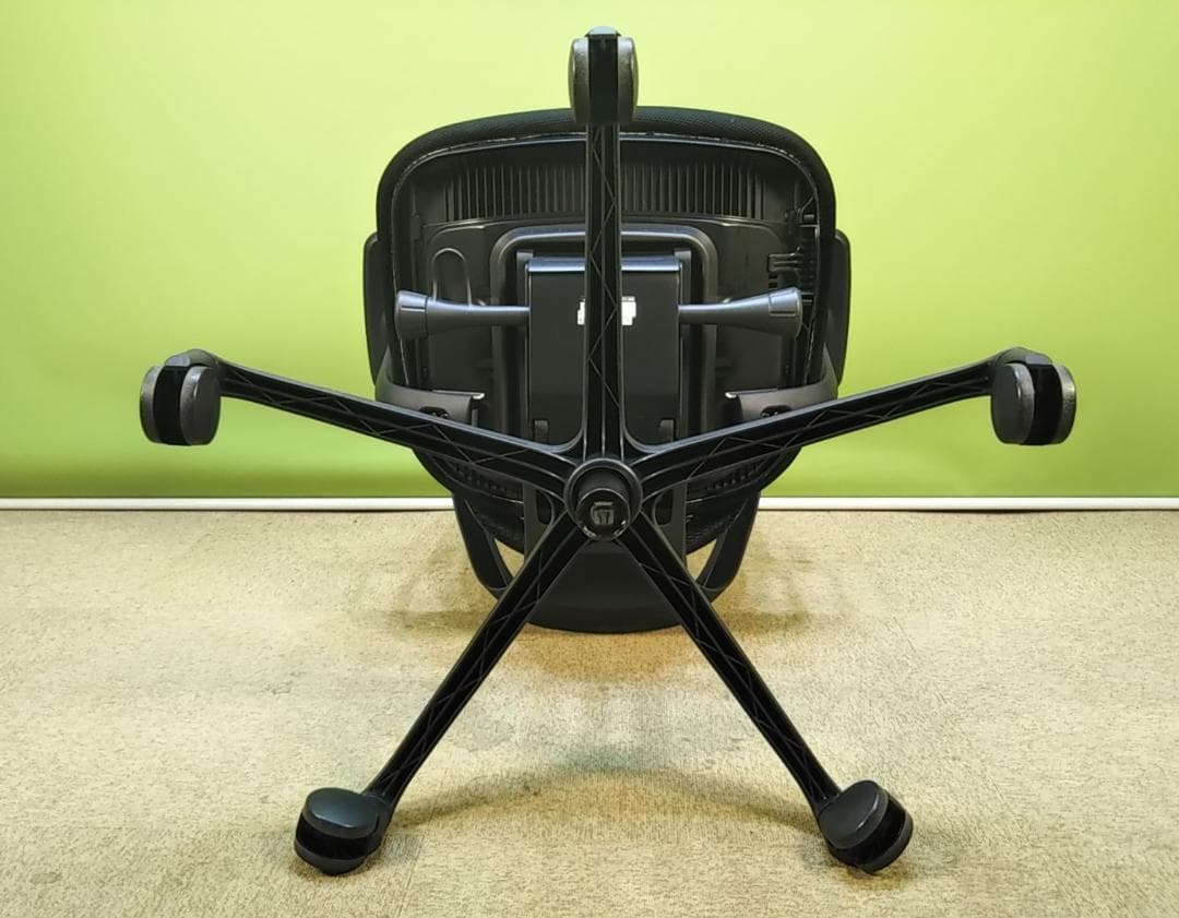 aw　オカムラ　シルフィーチェア　ローバック　固定肘　前傾機能　メッシュ　中古品