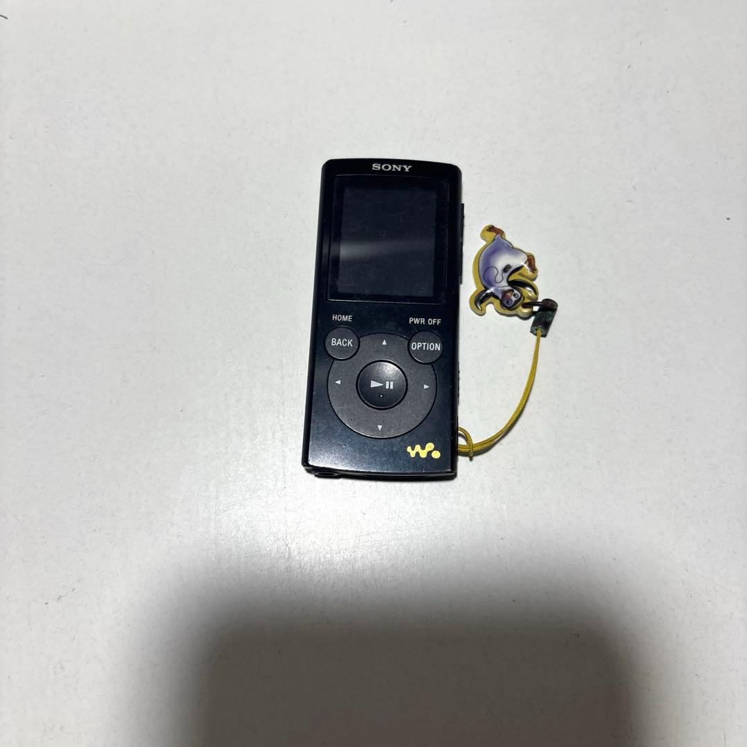 ウォークマン 2個 充電器、イヤホン付き