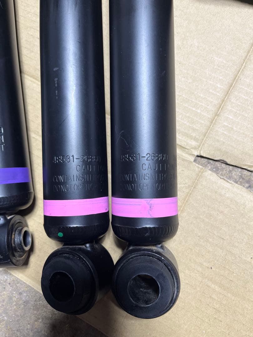 新車外しTOYOTA ガス封入式ショックアブソーバー 4本セット