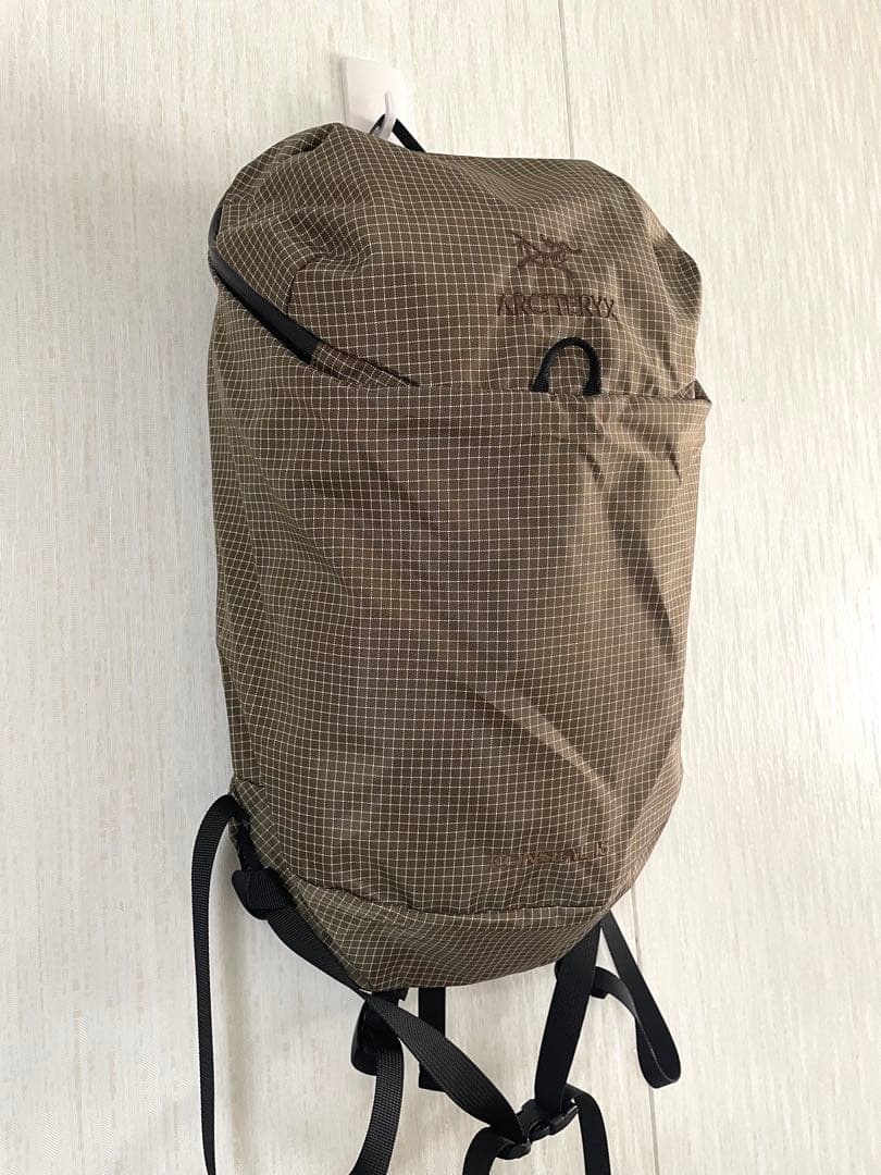 アークテリクス　コンシール 15バックパック カーキ新品未使用