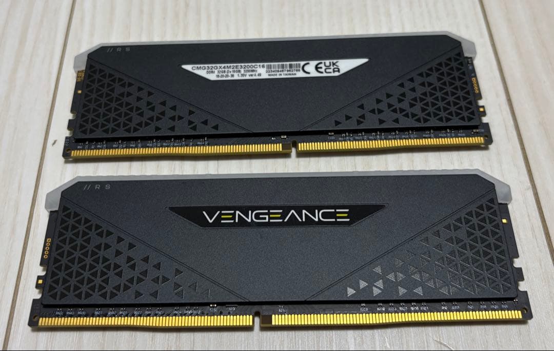 Vengeance 16G×2 3200MHz DDR4メモリ(ジャンク？)