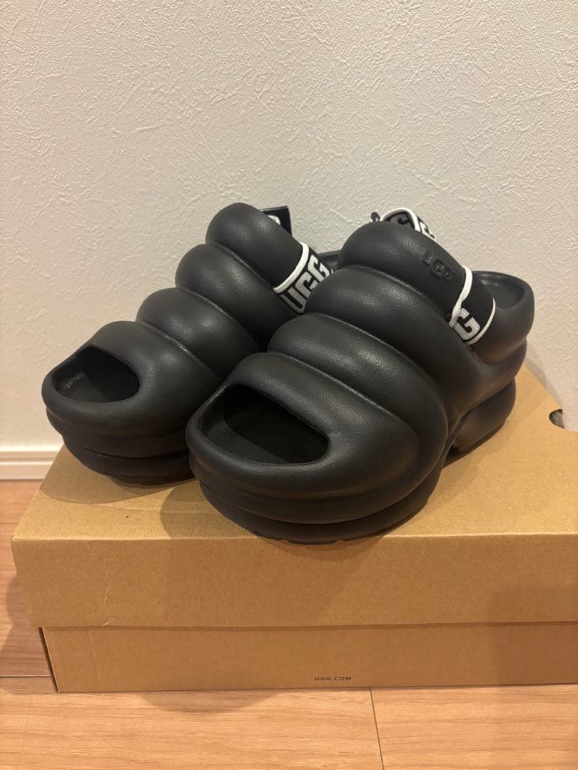 UGG★厚底サンダル　アーイヤー