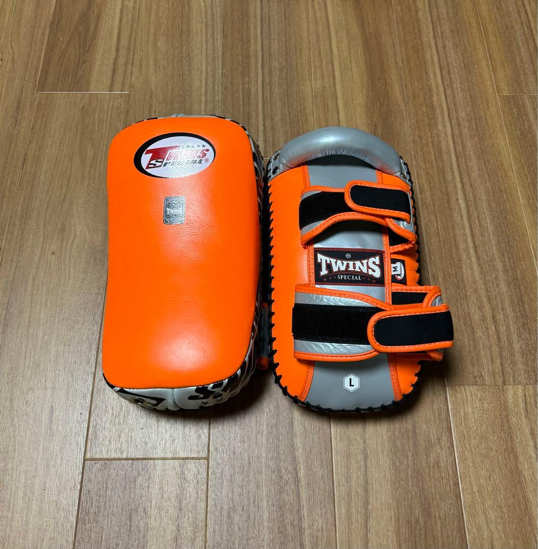 TWINS キックミット