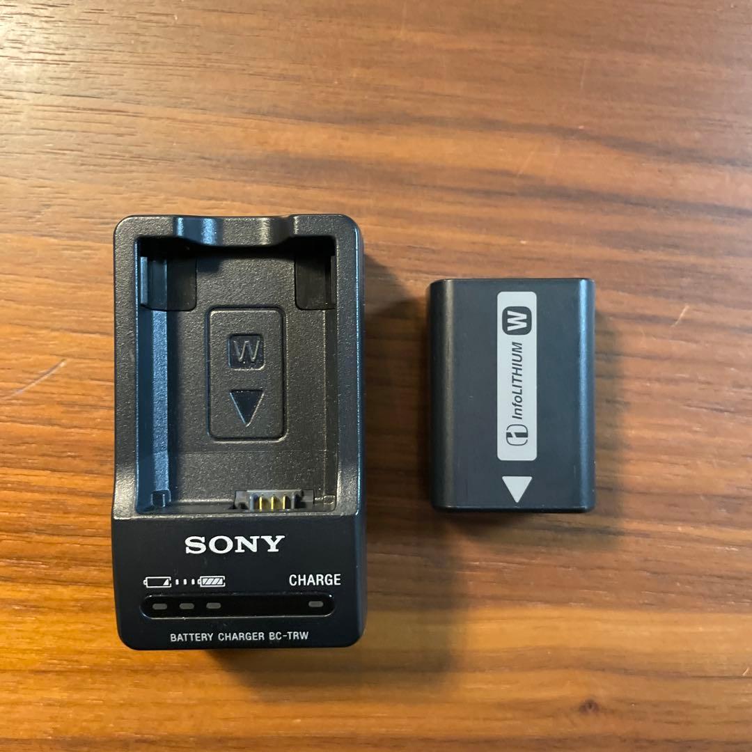 SONY NEX-6 ミラーレスカメラ　標準ズームレンズF1.8単焦点レンズ付き