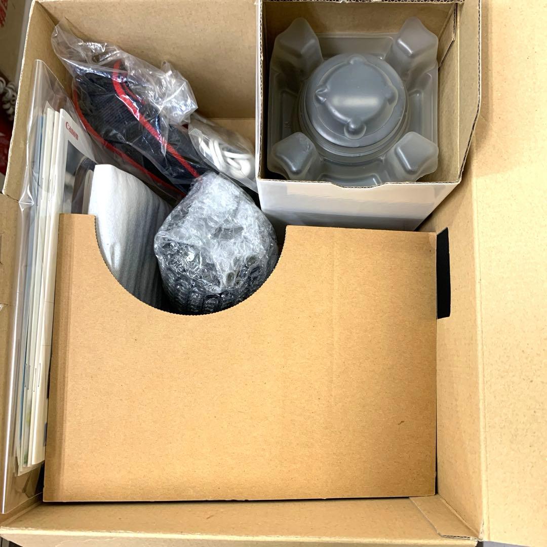 美品　一眼レフ　Canon EOS 70D ダブルズームキット　　フルセット