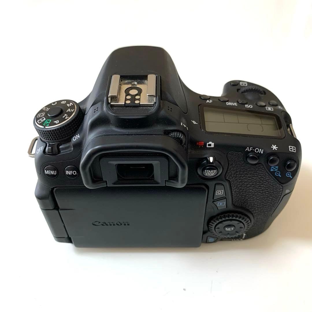 美品　一眼レフ　Canon EOS 70D ダブルズームキット　　フルセット