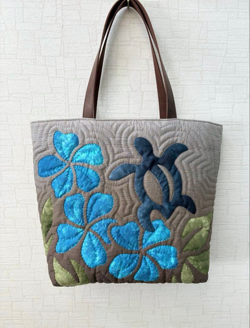 ハワイアンキルトトートバッグ　　　　　　　　プルメリア&ホヌ　ブラウン