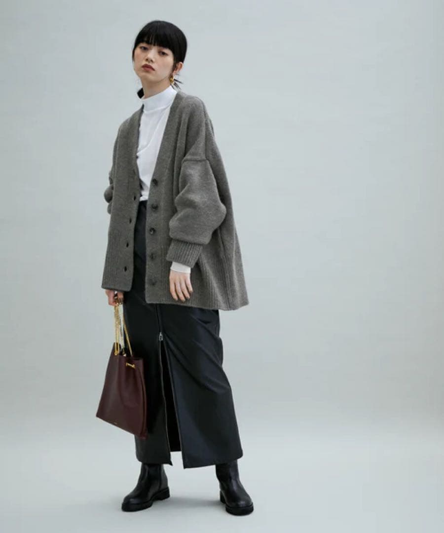 mimosa ローゲージVネックカーディガン　エアリーシアーカフスカットソ