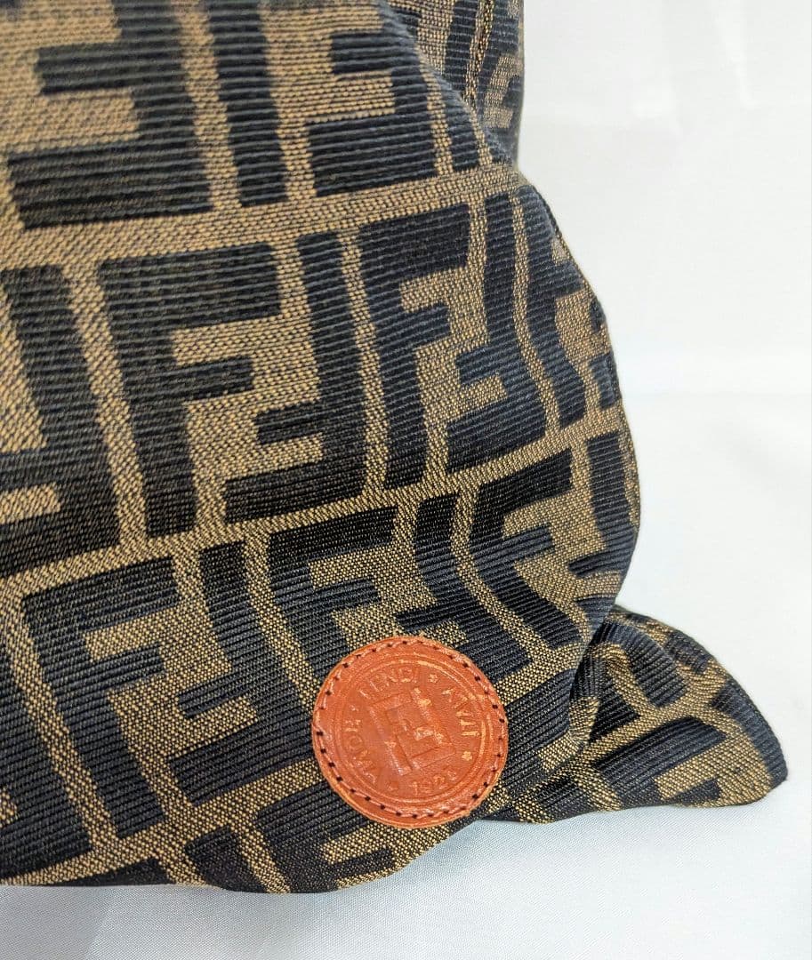 m*g様 Fendi FFロゴ クッションカバー