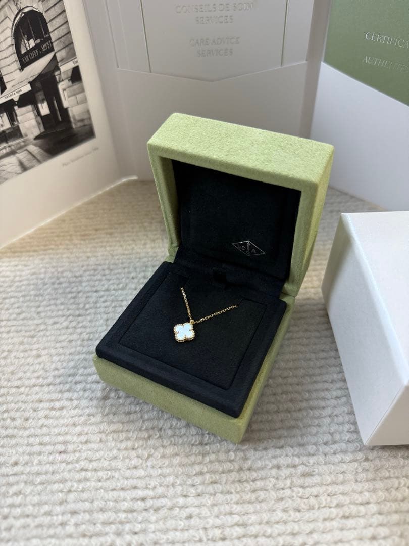 美品 ヴァンクリーフ&アーペル スウィート アルハンブラ ピアス カーネリアン