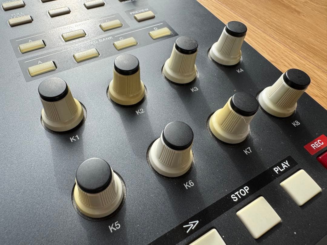 AKAI MPD32 MIDIコントローラー