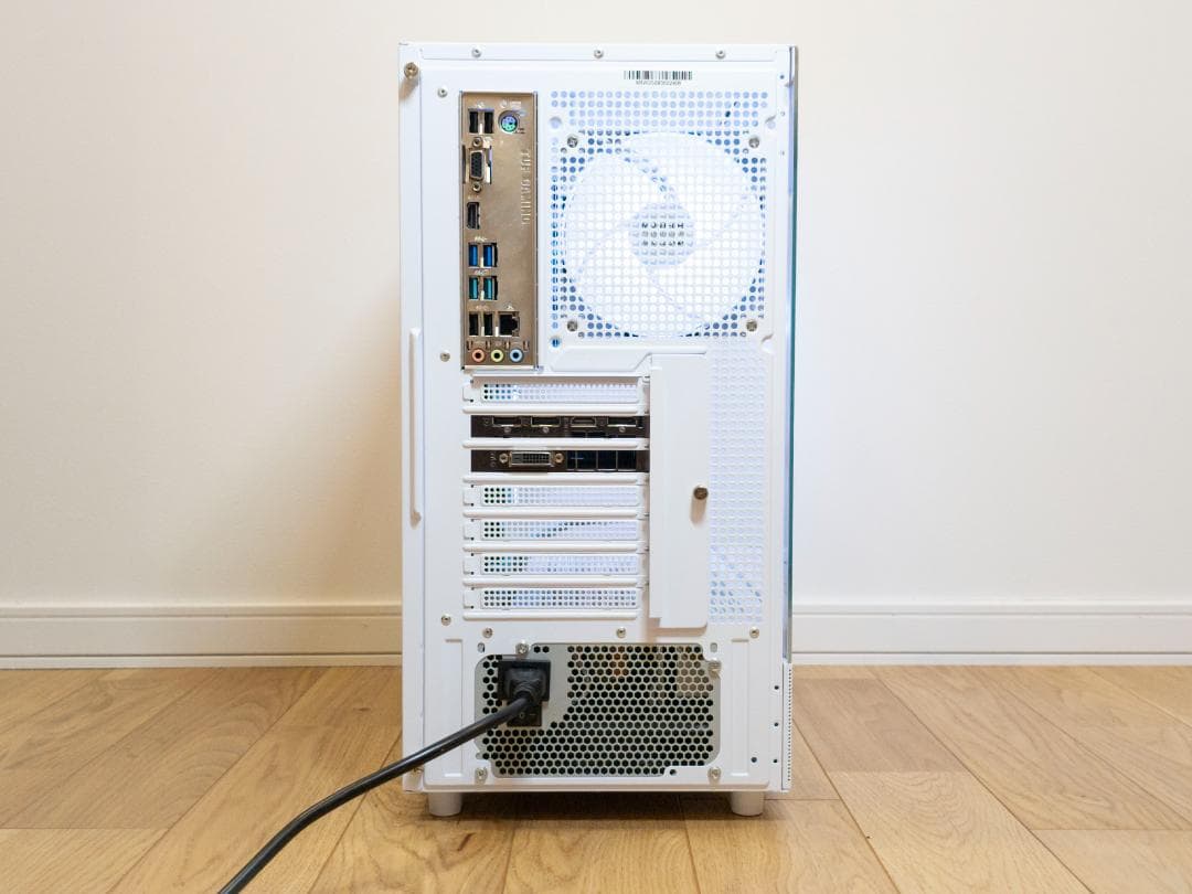 白ゲーミングPC GTX1070 / i5-9400F / M.2 500GB