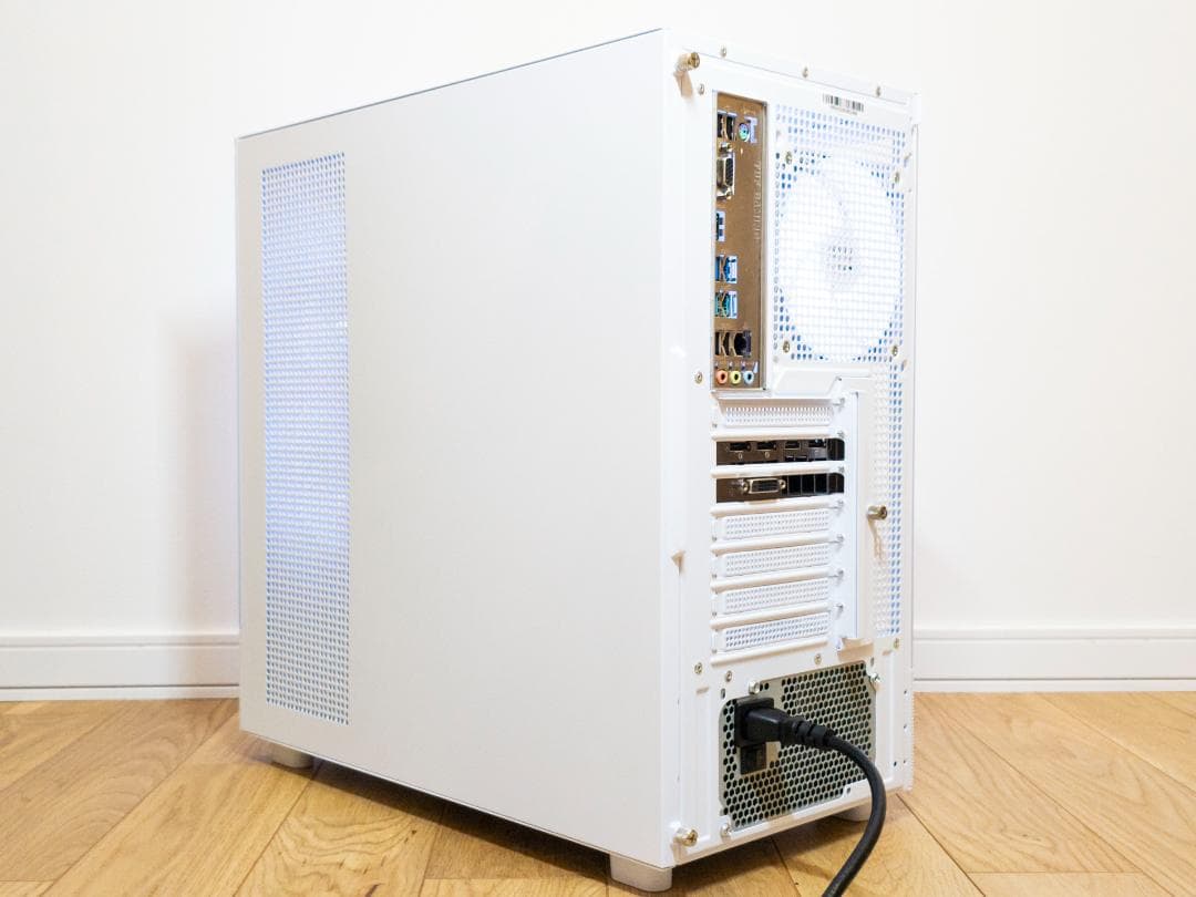 白ゲーミングPC GTX1070 / i5-9400F / M.2 500GB