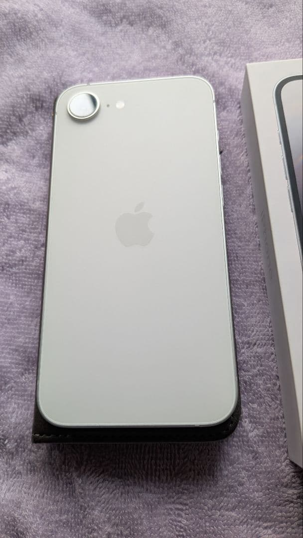 ｉＰｈｏｎｅ１６e１２８ギガ超美品２４時間以内発送。