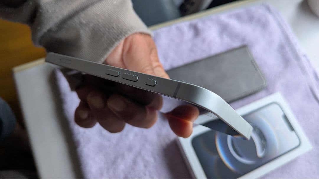 ｉＰｈｏｎｅ１６e１２８ギガ超美品２４時間以内発送。