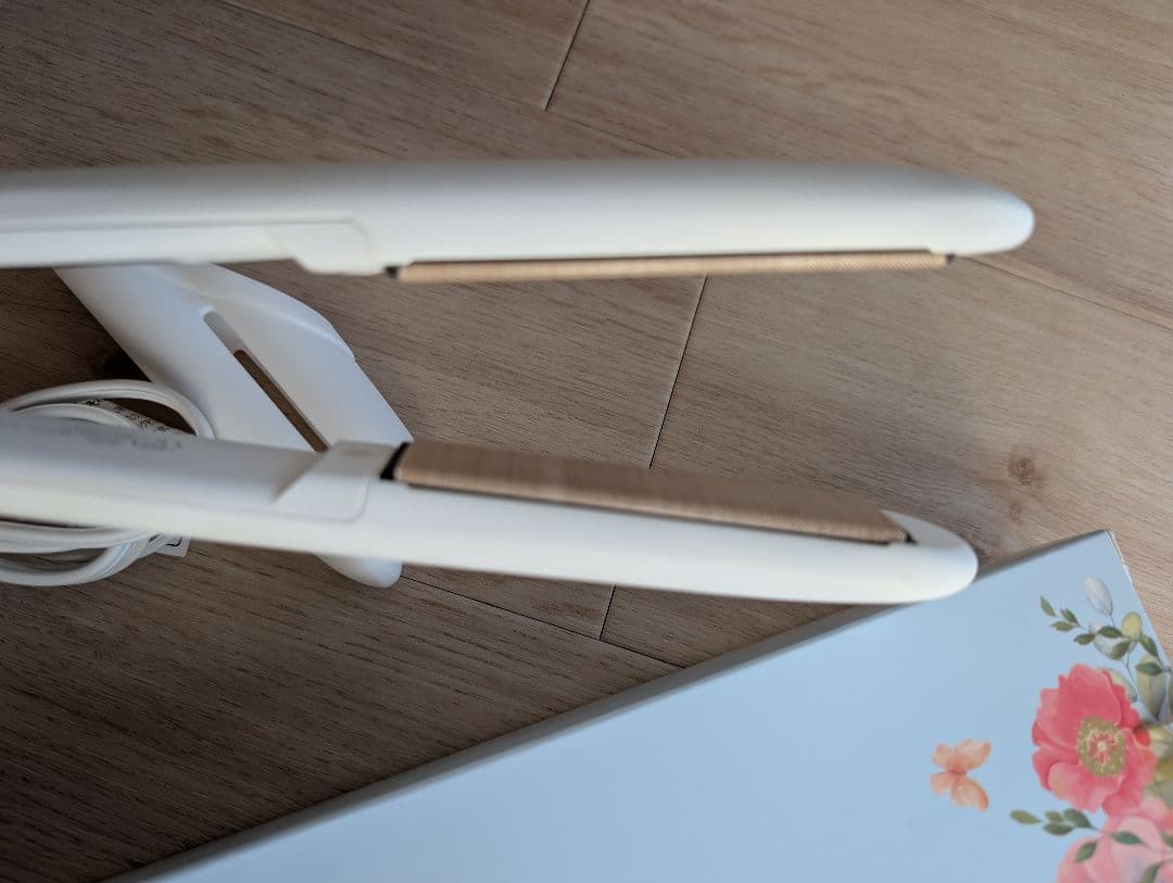 即発送★美品通電確認済　KINUJO ストレートヘアアイロン ホワイト