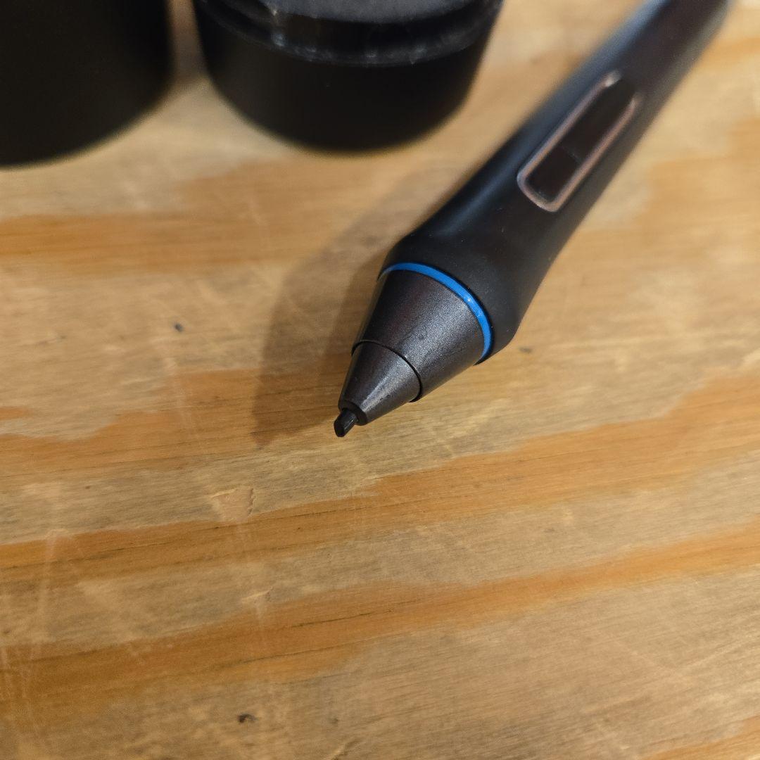 【E】Wacom 液晶タブレット Cintiq 22HD DTK-2200