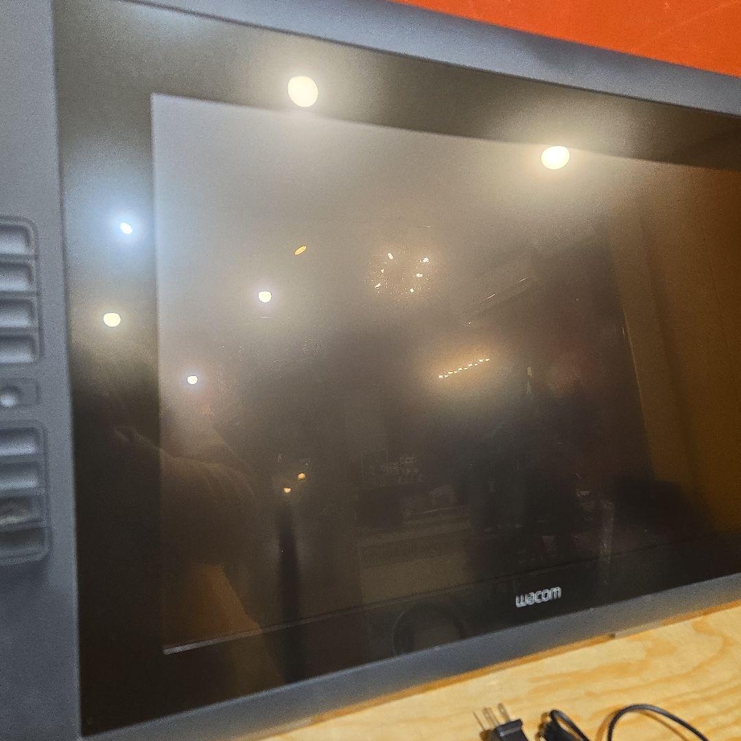 【E】Wacom 液晶タブレット Cintiq 22HD DTK-2200