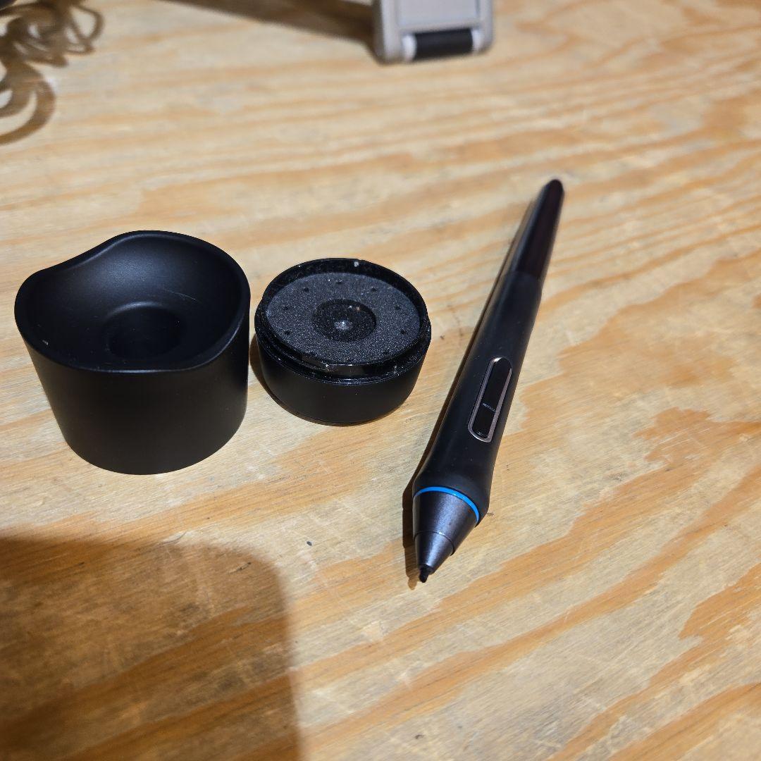 【E】Wacom 液晶タブレット Cintiq 22HD DTK-2200