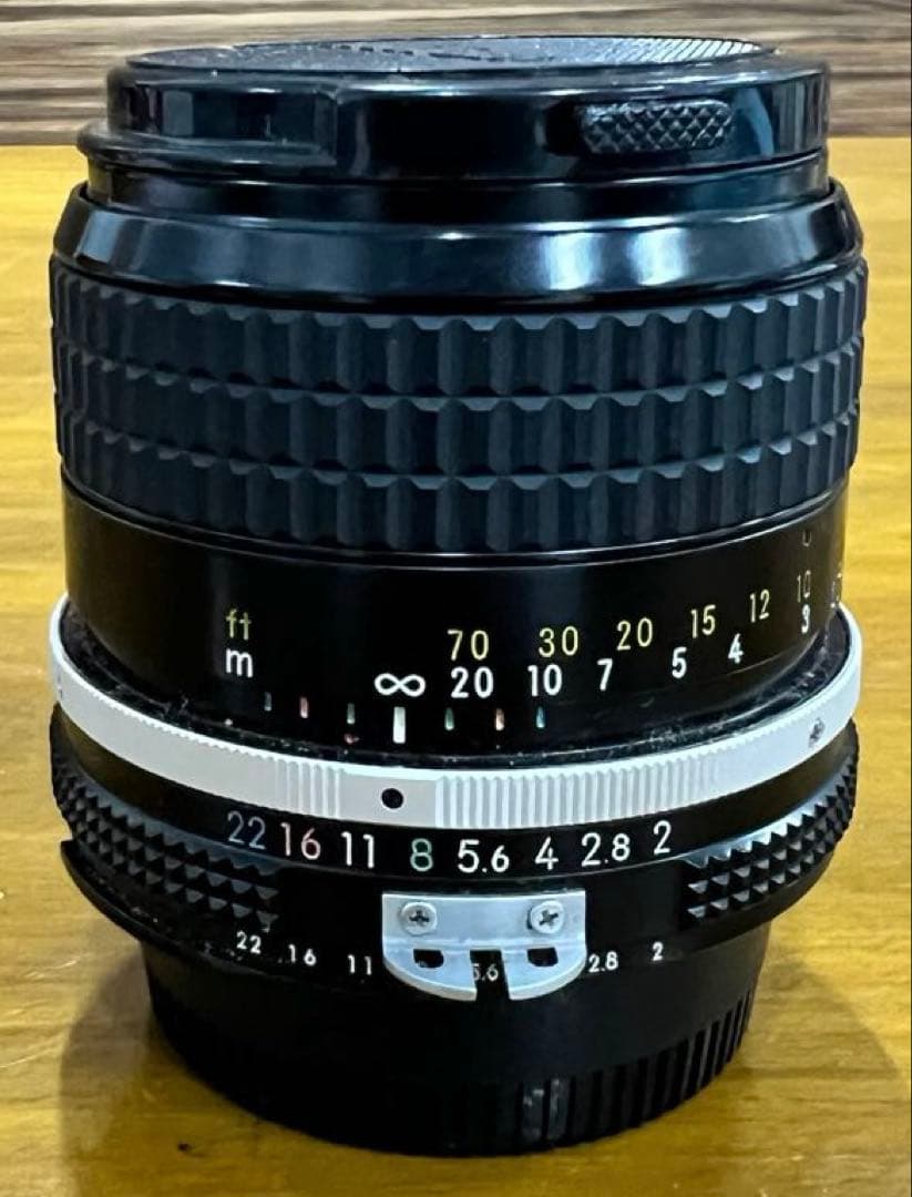 ニコン　単焦点レンズ　Ai　NIKKOR　85ｍｍ　f2　前後キャップ付き