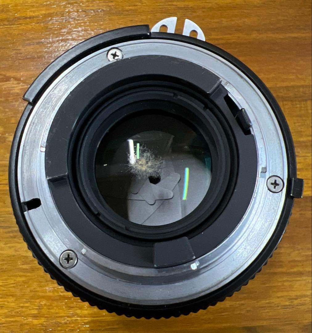 ニコン　単焦点レンズ　Ai　NIKKOR　85ｍｍ　f2　前後キャップ付き