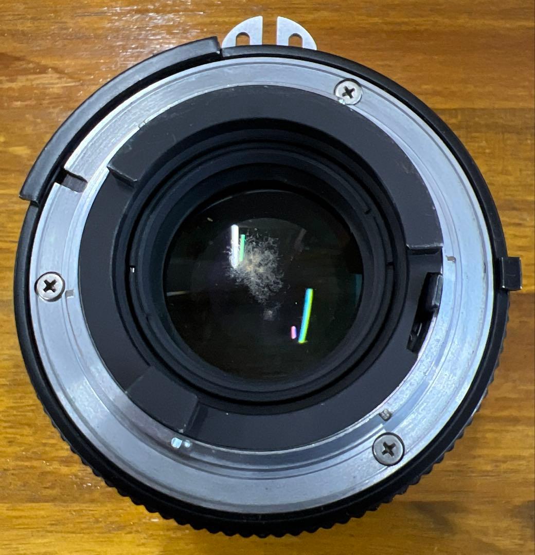 ニコン　単焦点レンズ　Ai　NIKKOR　85ｍｍ　f2　前後キャップ付き