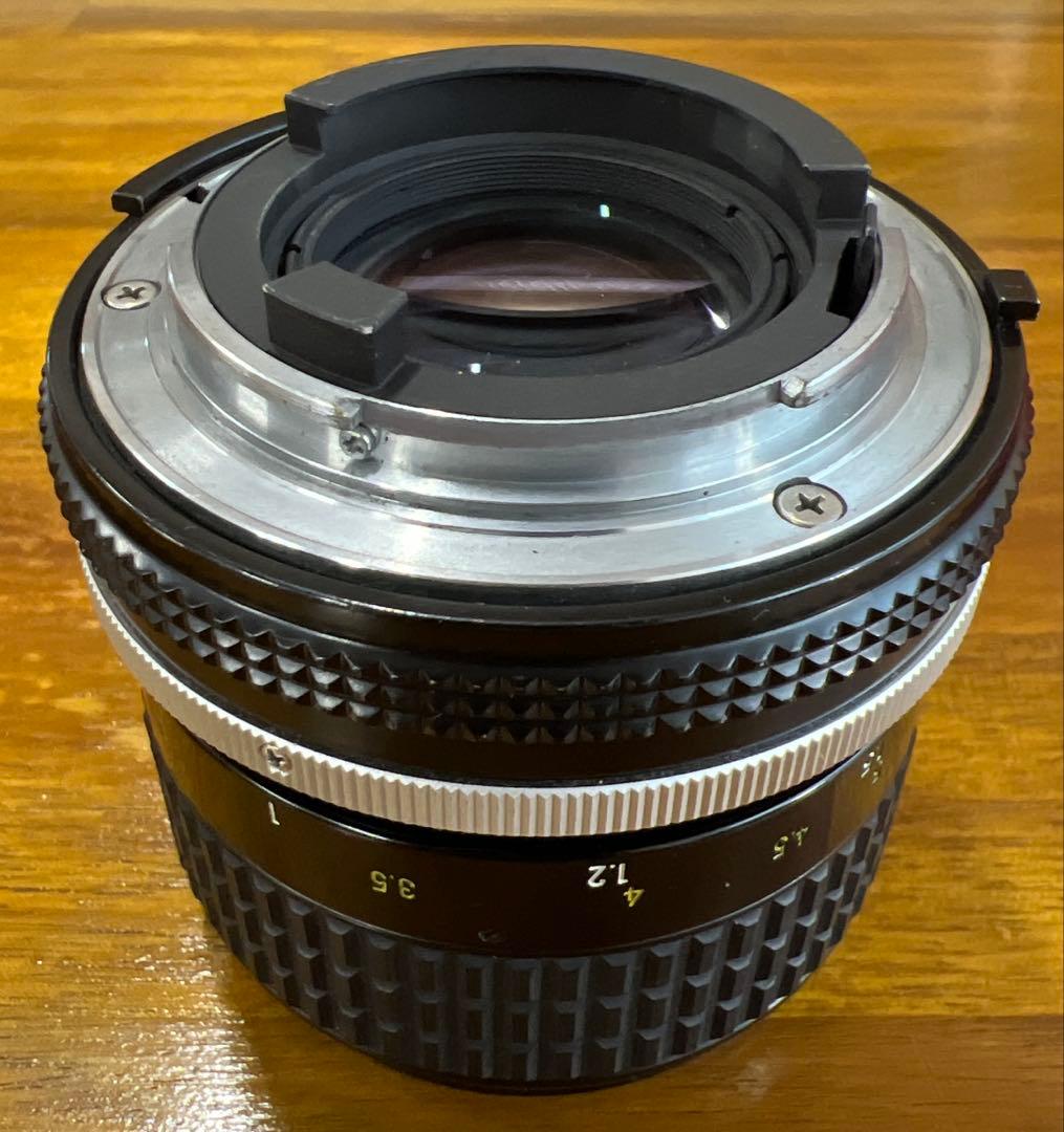ニコン　単焦点レンズ　Ai　NIKKOR　85ｍｍ　f2　前後キャップ付き