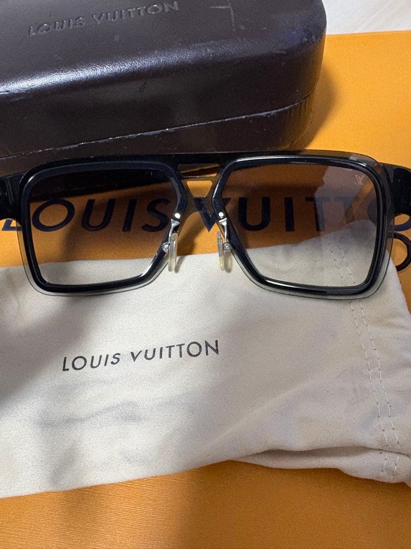 【正規品】ルイヴィトン サングラス Z031U Y2K 太フレーム スクエア