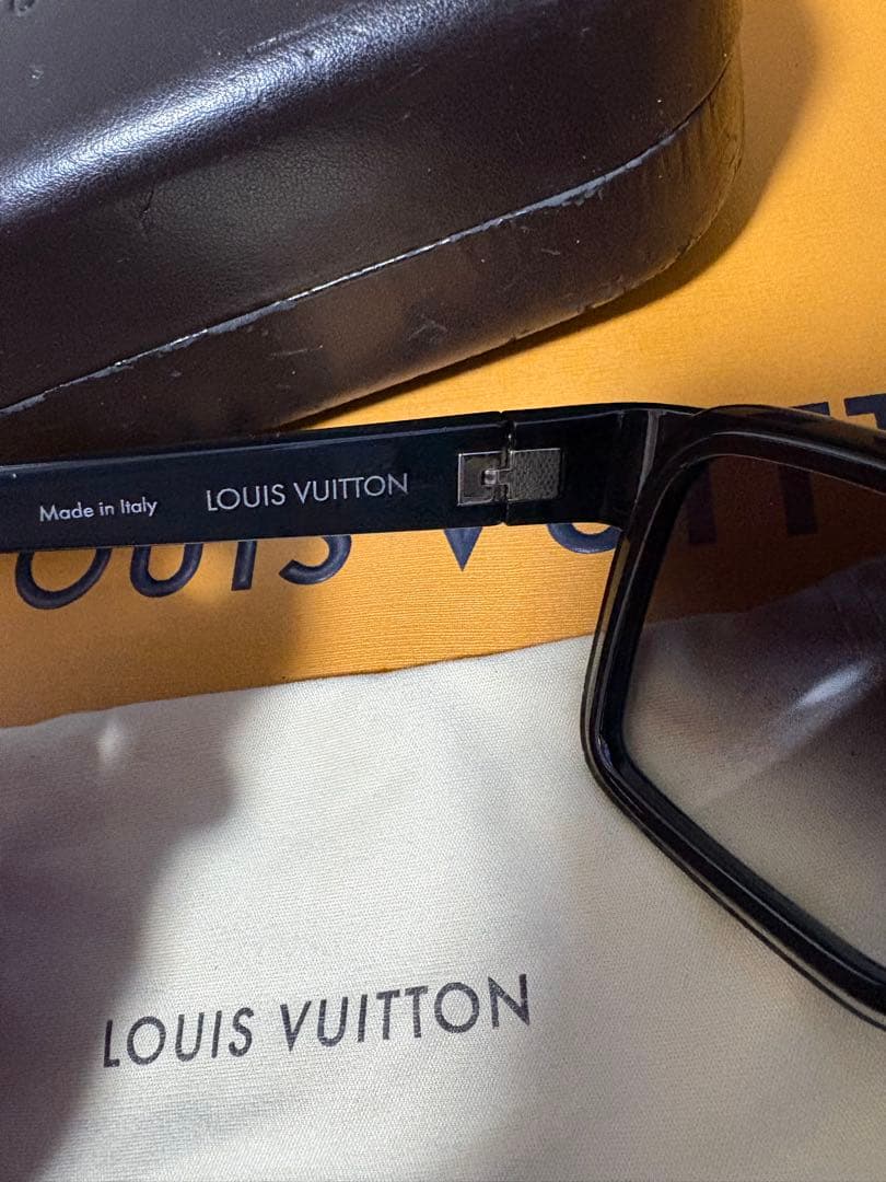 【正規品】ルイヴィトン サングラス Z031U Y2K 太フレーム スクエア