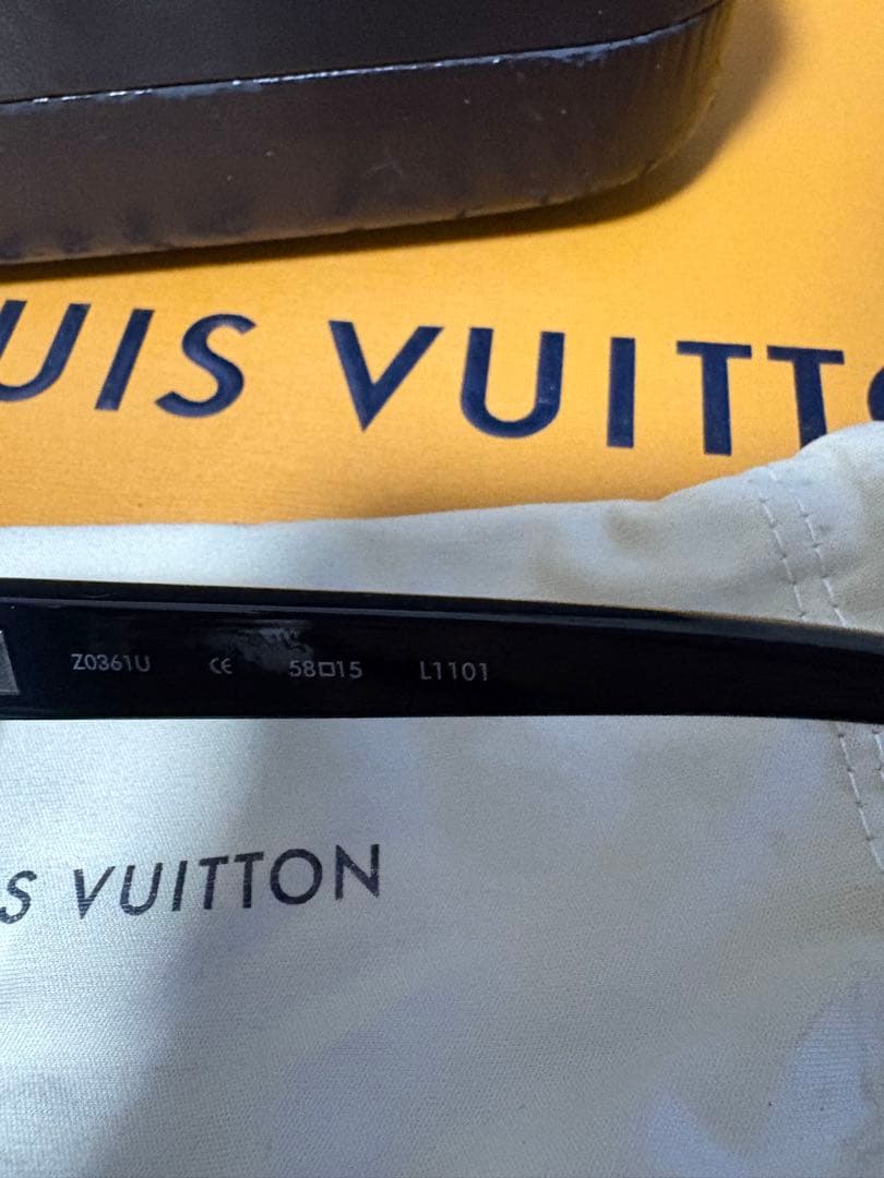 【正規品】ルイヴィトン サングラス Z031U Y2K 太フレーム スクエア